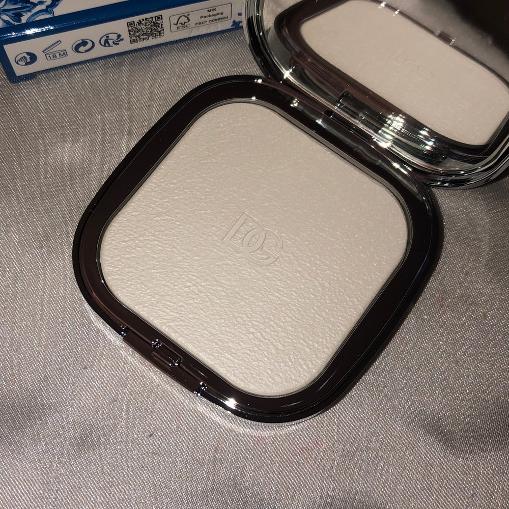 Dolce & Gabbana Solar Glow Bare Skin Beautifier Universal Blurring Powder NIB - Picture 10 of 12